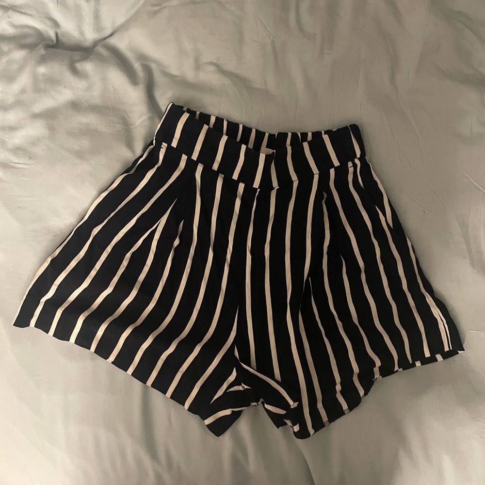 H&M shorts size 4